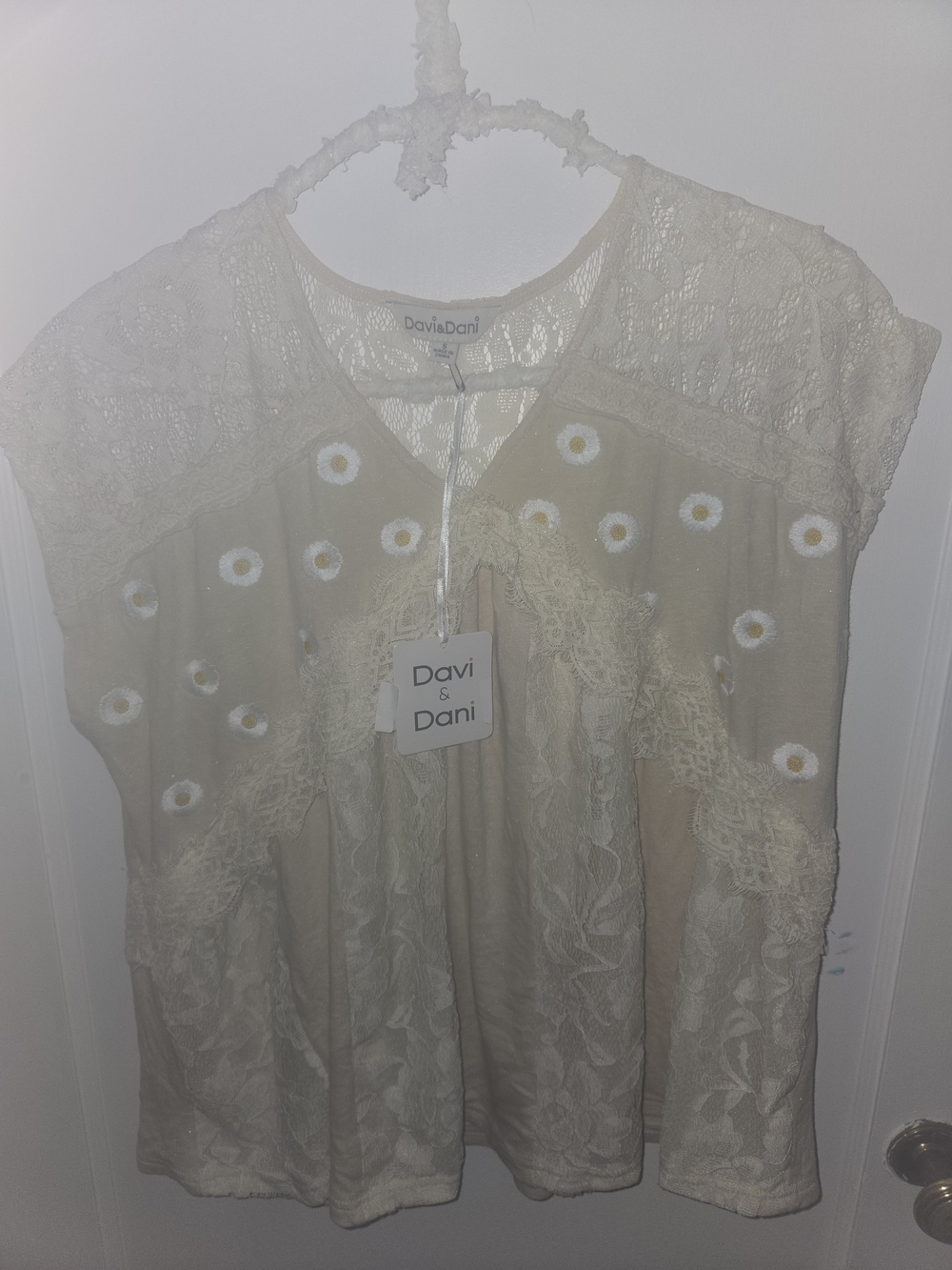 DAVI & DANI Cream Lace Top with Daisy Embroidery